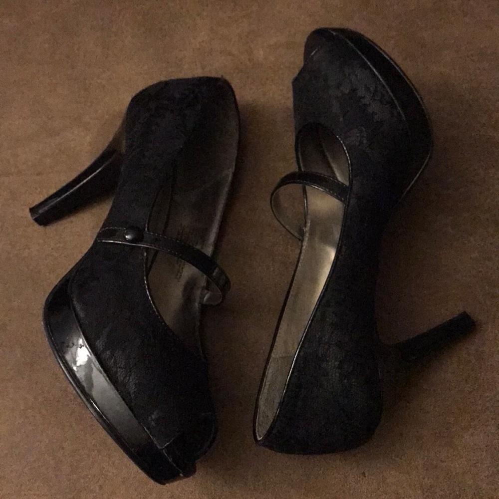 Heels - Picture 2 of 4